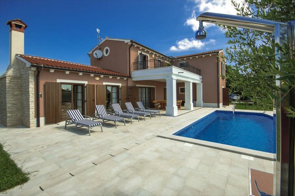 Villa Kanco Барбан Экстерьер фото