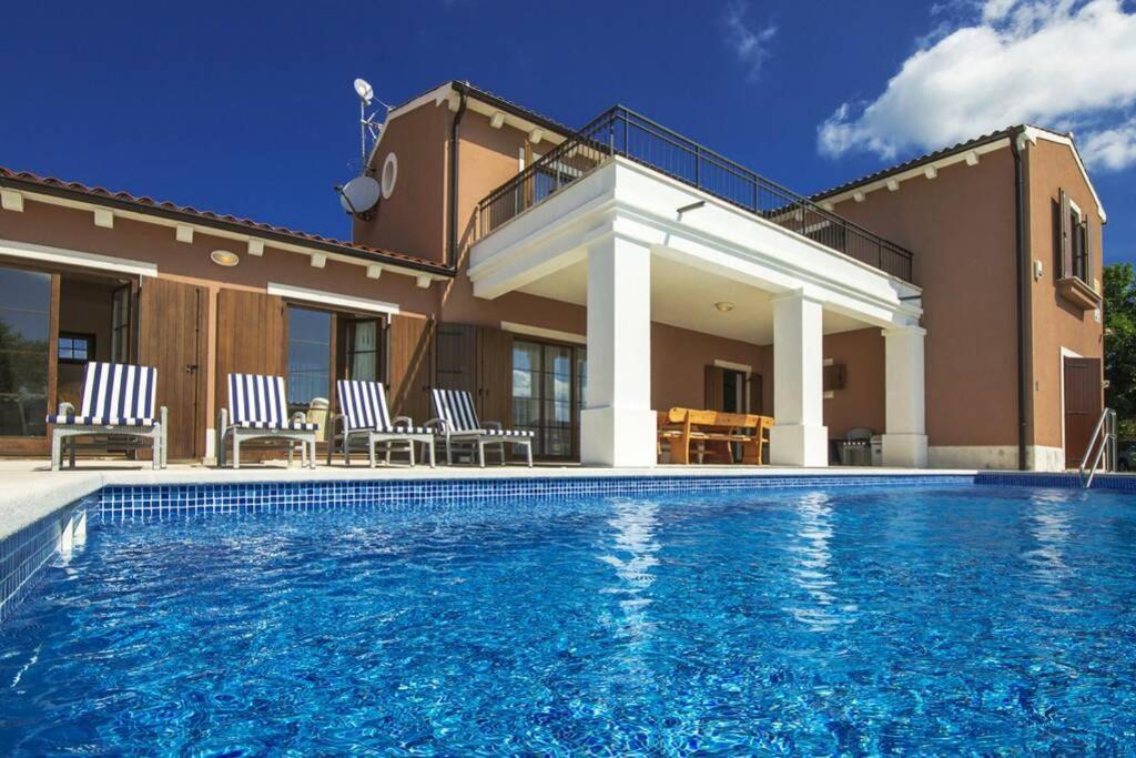 Villa Kanco Барбан Экстерьер фото