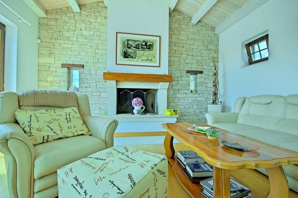 Villa Kanco Барбан Экстерьер фото