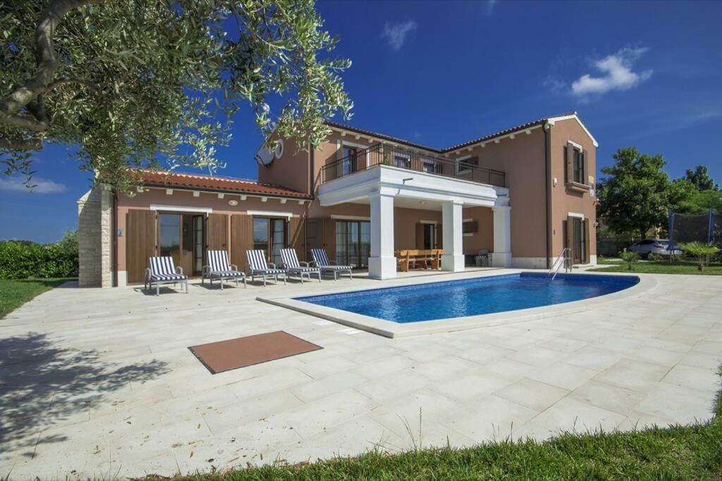 Villa Kanco Барбан Экстерьер фото