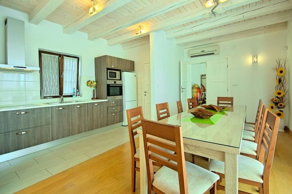 Villa Kanco Барбан Экстерьер фото